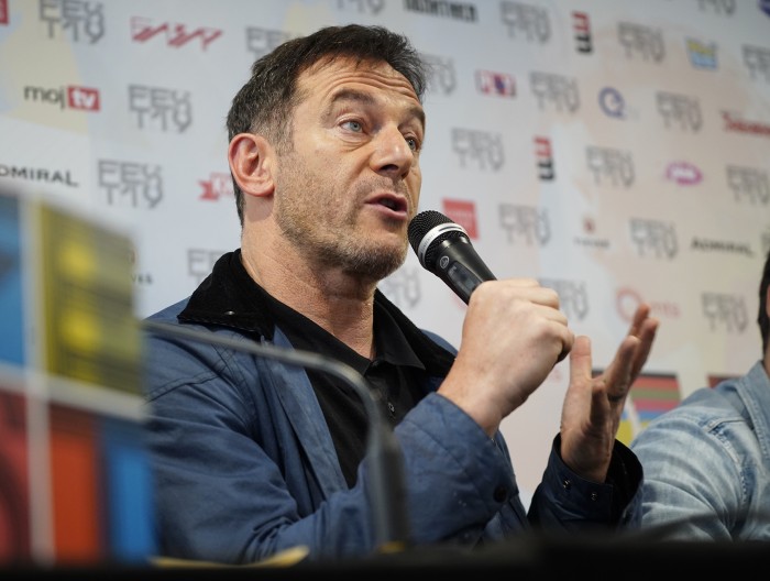 HOTEL MUMBAI  Jason Isaacs, glumac