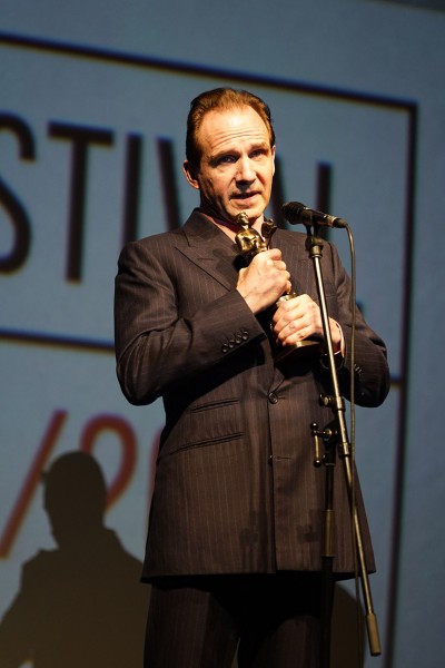 Rejf Fajns prima nagradu Beogradski pobednik