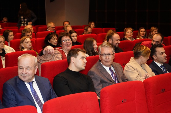 Ambasador Ruske federacije u Republici Srbiji Aleksandar Čepurin i glumac Miloš Biković na projekciji filma Srpski gambit: Zvezda i smrt grofa Vronskog