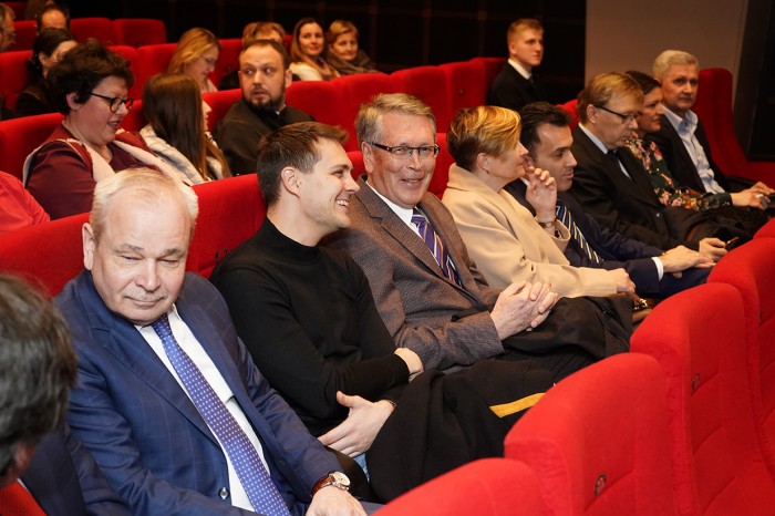 Ambasador Ruske federacije u Republici Srbiji Aleksandar Čepurin i  glumac Miloš Biković na projekciji filma Srpski gambit: Zvezda i smrt grofa Vronskog