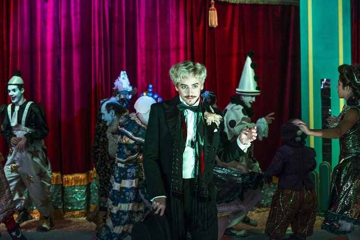 VELIKI MISTIČNI CIRKUS