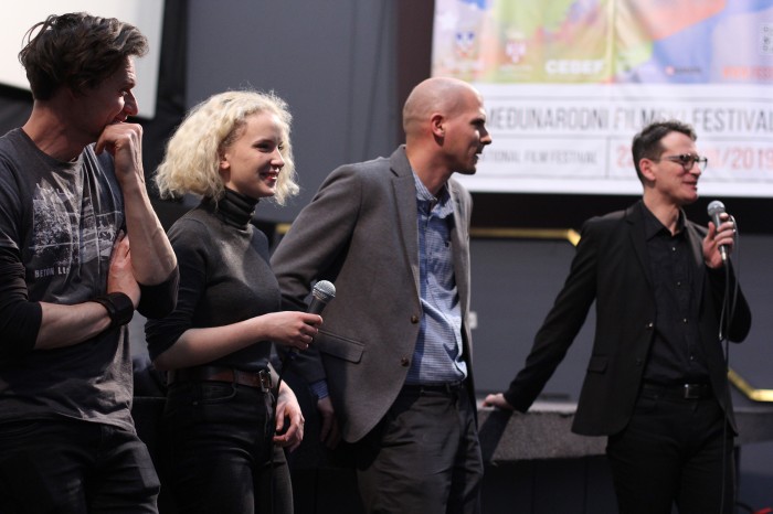 Poklanjanje ekipe filma Zajedno
